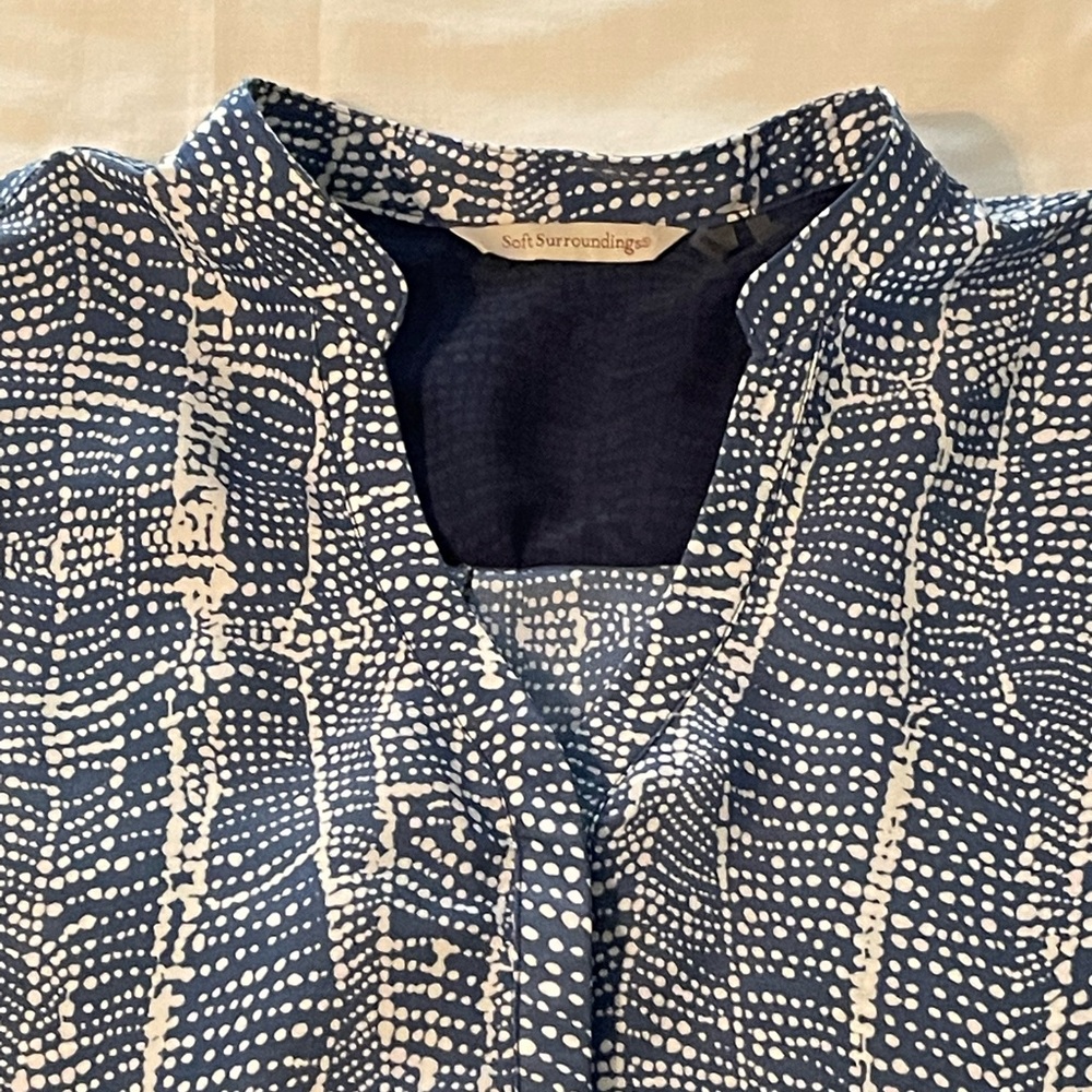 COPY - 👚 SOFT SURROUNDINGS L Ombré Tunic. Abstract blue and white dot print. 👚 - Picture 3 of 11